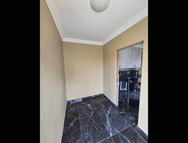 6 BEDROOM HOUSE FOR SALE IN RIVERSDALE
